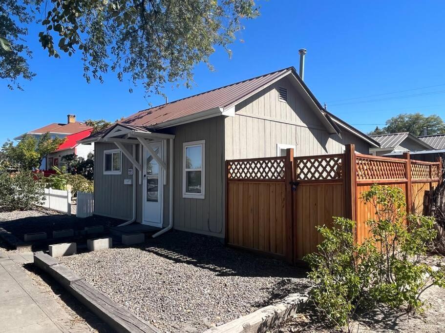 Cheerful Pet-Friendly Bungalow Right In Town Montrose Exterior photo